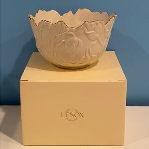 Lenox White Scalloped Porcelain Bowl with Gold Trim